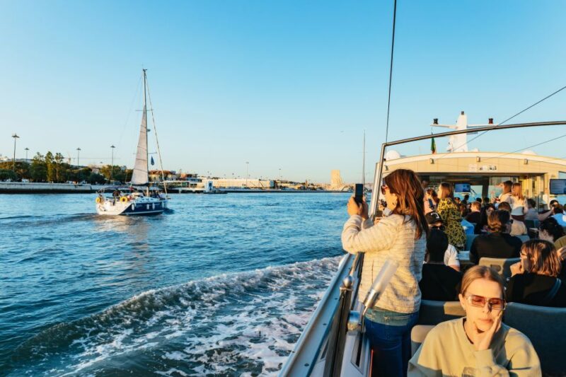 Lisbon: Tejo River Sunset Cruise with Welcome Drink - Snacks, Drinks, and Dolphin Spotting