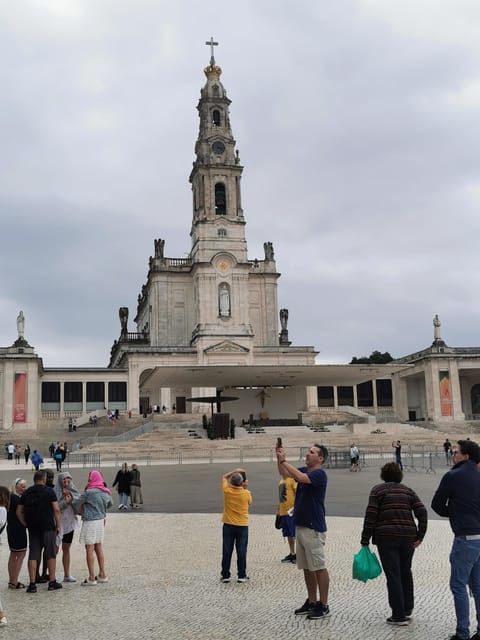 Lisbon to Fatima Nazaré and Óbidos Private Full Day Tour - The Logistics and Pacing