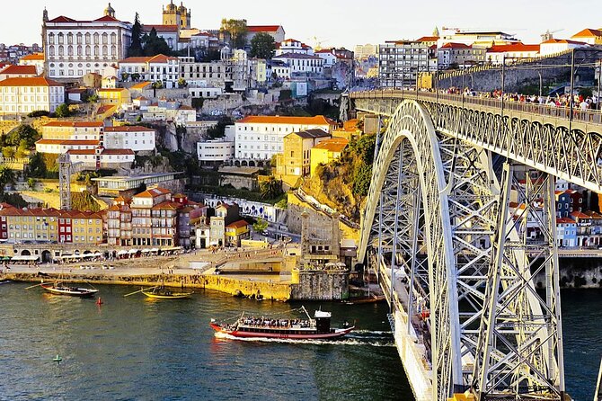 Lisbon to Porto with stops Óbidos-Nazaré-Fátima-Coimbra-Aveiro - Starting Point and Pickup Service in Lisbon