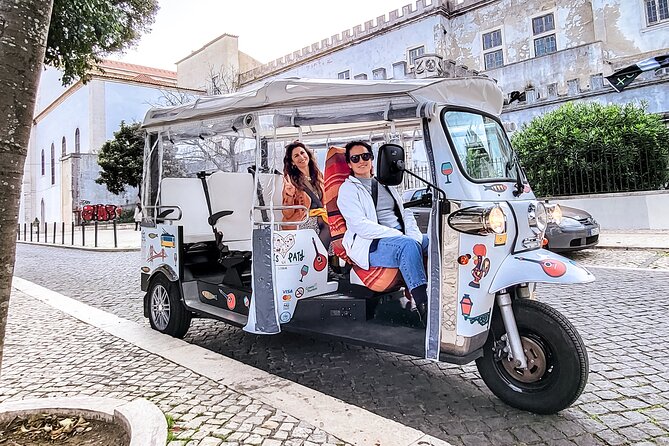 Lisbon tour Oldtown & Viewpoints on a tuktuk - Key Points