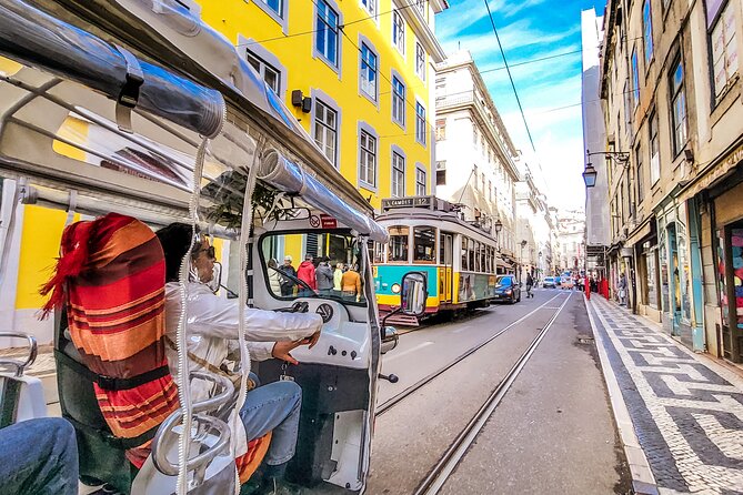 Lisbon tour Oldtown & Viewpoints on a tuktuk - Exploring Alfama’s Historic Winding Streets