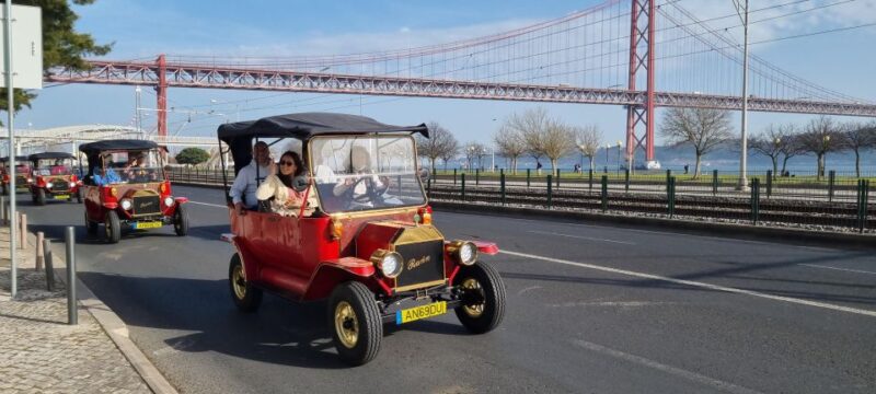 Lisbon: Tour on board a Classic Tuk - Visiting Lisbon’s Iconic Landmarks on a Compact Route