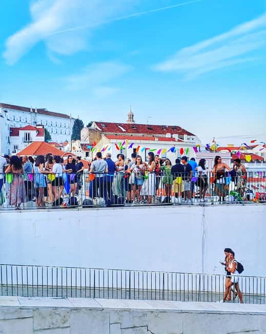 Lisbon Tour: Walled City, Alfama & 3 Viewpoints - Following the Path of the Old City Walls