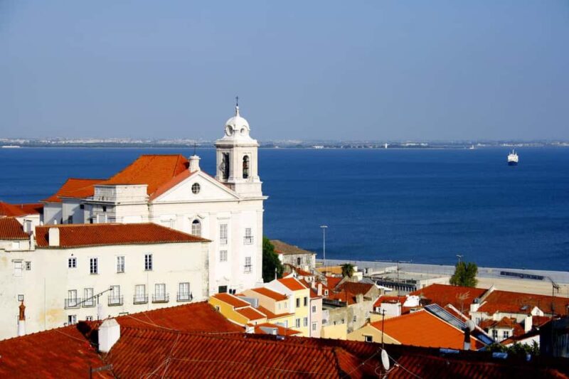 Lisbon Tour: Walled City, Alfama & 3 Viewpoints - Walking Along the Old City Walls and Historic Neighborhoods