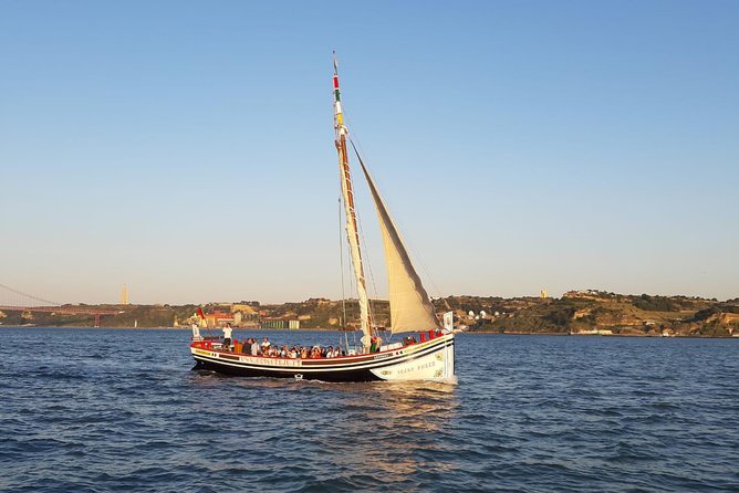 Lisbon Traditional Boats - Guided Sightseeing Cruise - The Guide’s Role and Commentary Style