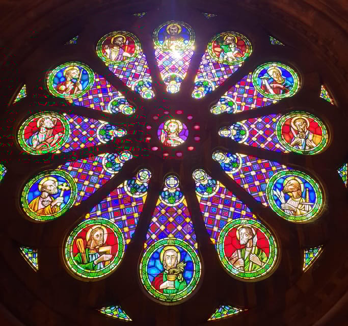 Lisbon: Tuk Tuk 1H30 Tour Old Town Complete with a Old Timer - Tour Pacing and Experience Quality