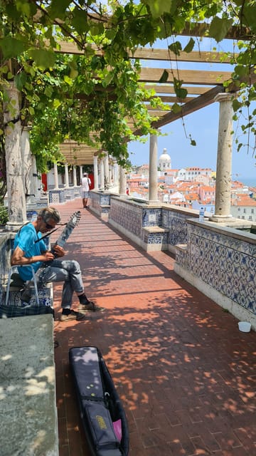 Lisbon: Tuk Tuk 1H30 Tour Old Town Complete with a Old Timer - Who Will Appreciate This Tour Most?