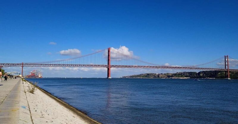 Lisbon Tuktuk Highlights Tour with Food and Wine Tastings - Key Points