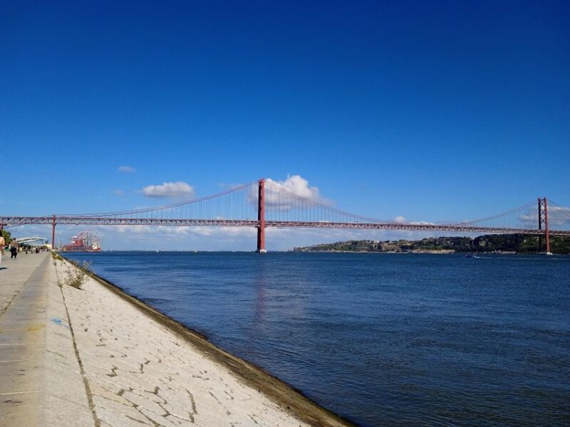 Lisbon Tuktuk Highlights Tour with Food and Wine Tastings - Food and Wine Tastings That Highlight Portuguese Flavors