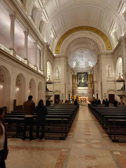 Lisbon - Visit Fátima, Batalha, Nazaré, and Óbidos - The Experience of a Local Guide