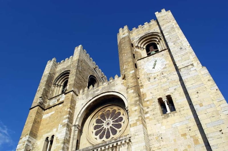 Lisbon Walk: Old Quarter, Hidden Walls & Stunning Views - Key Points