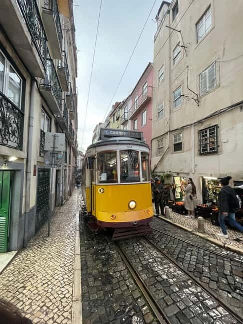 Lisbon: Walking Tour with Historic Tram 28 Ride & Tastings - Discover Lisbon on a Guided Walking Tour of Highlights