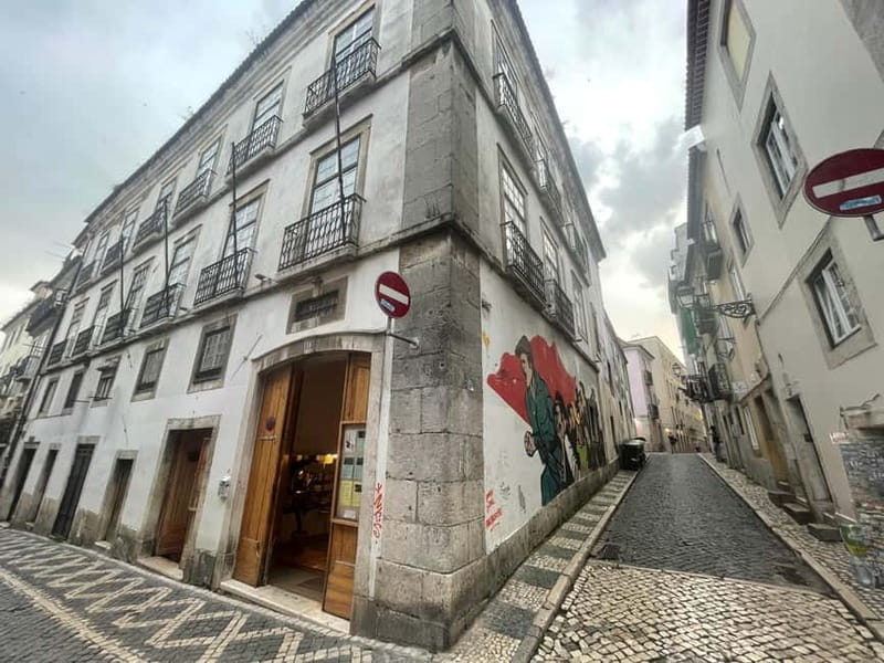 Lisbon: Walking Tour with Historic Tram 28 Ride & Tastings - What Sets This Tour Apart from Others