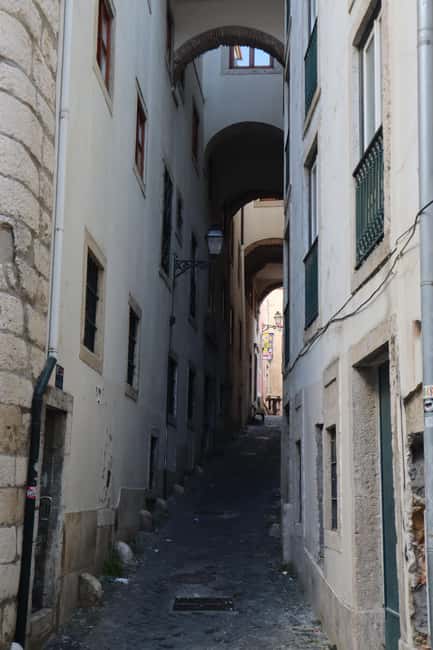 Lisbon: Walking Tour with Local Historian - Pausing at A Brasileira and Livraria Bertrand for Lisbon’s Literary Scene