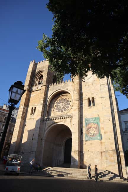 Lisbon: Walking Tour with Local Historian - Admiring Lisbon from Praça da Figueira and Santa Luzia Viewpoints