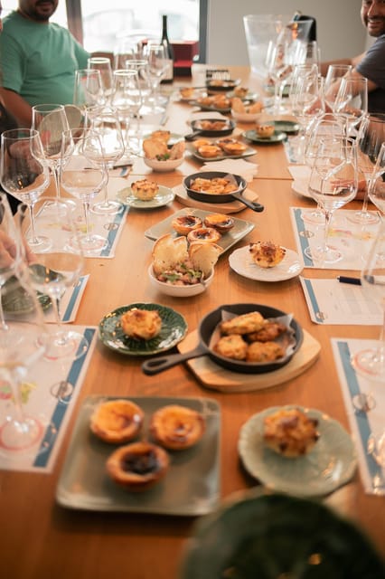Lisbon: Wine Tasting and Food Pairing Experience - Venue and Group Environment