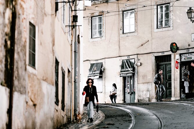 Lisbon's 7 Hills on Tuk-Tuk - Panoramic Views from Miradouro das Portas do Sol