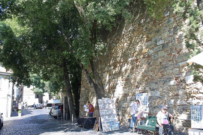 Lisbon´s Private Walking Sightseeing Tour - Exploring the S. Jorge Castle and its Views