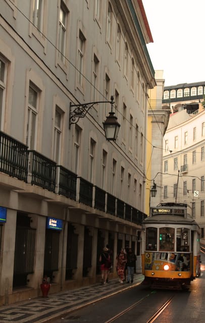 Lisbon's Roots: Tuk tuk experience throuth the Old Lisbon - Key Points