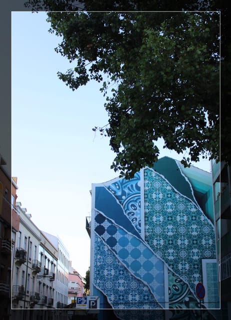 Lisbon's Roots: Tuk tuk experience throuth the Old Lisbon - The Convenience of Pickup and Drop-Off in Lisbon