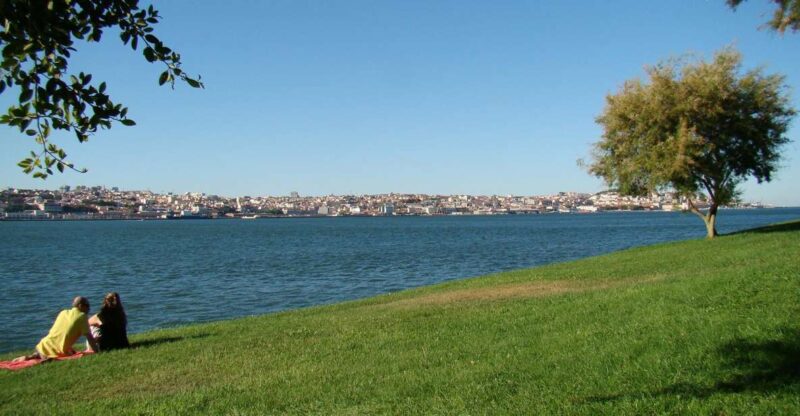 Lisbons South Side, River Tejo & 3-Hour Walking Tour - Crossing the Tejo River by Traditional Boat