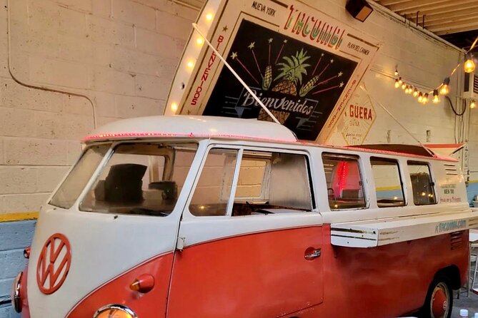 Little Italy's Past and Present Food & History Tour with FNYT - Watching Neapolitan Pizza Made Fresh at Emporio