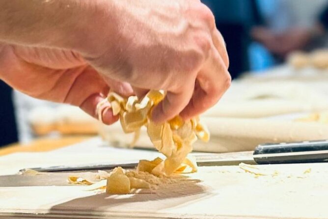 Live cooking class pasta -Small group or Private,in 5 languages - Central Rome Location for Pasta Lessons at V. dei Coronari
