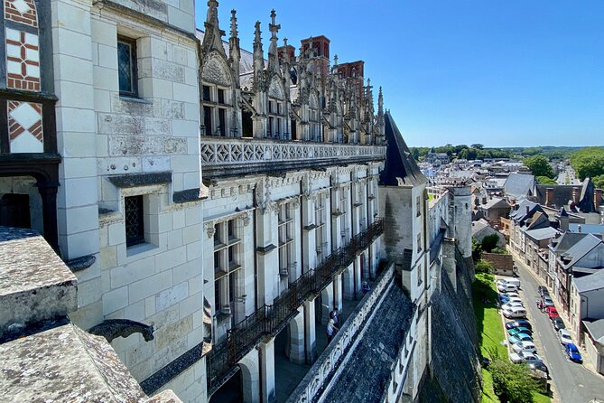 Live Guided Chenonceau, Chambord, Amboise Castles trip from Paris - Lunch in Amboise: Local Flavors and Historic Atmosphere