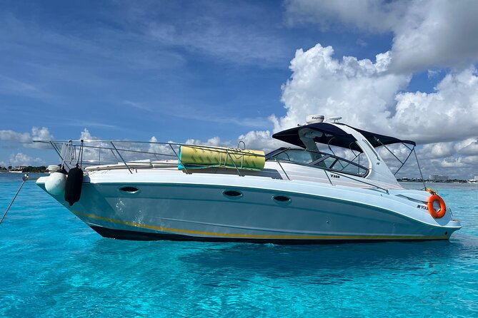 "Live the Luxury Life: Rent Your Own Yacht in Cancun!" - Drinks, Snacks, and Water Activities Included