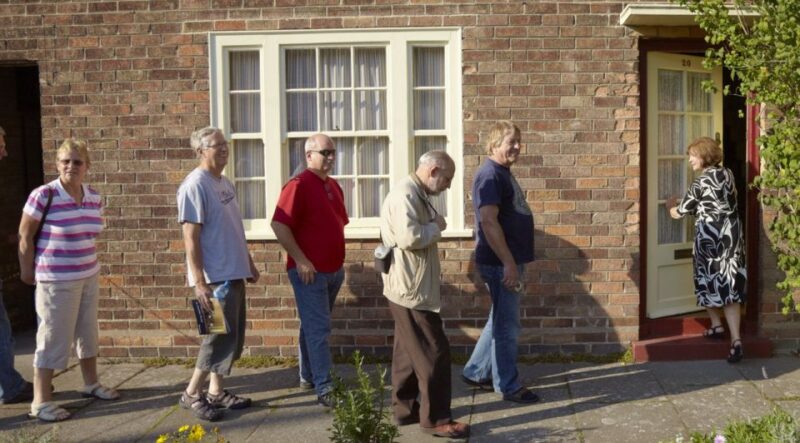 Liverpool: Beatles Childhood Homes Private Taxi Tour - Explore Liverpool’s Beatles Childhood Homes for an Authentic Music History Experience