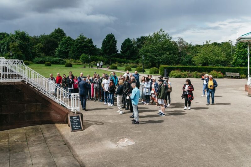 Liverpool: Official Peaky Blinders Coach Tour of Merseyside - Pacing, Crowd Levels, and Group Experience