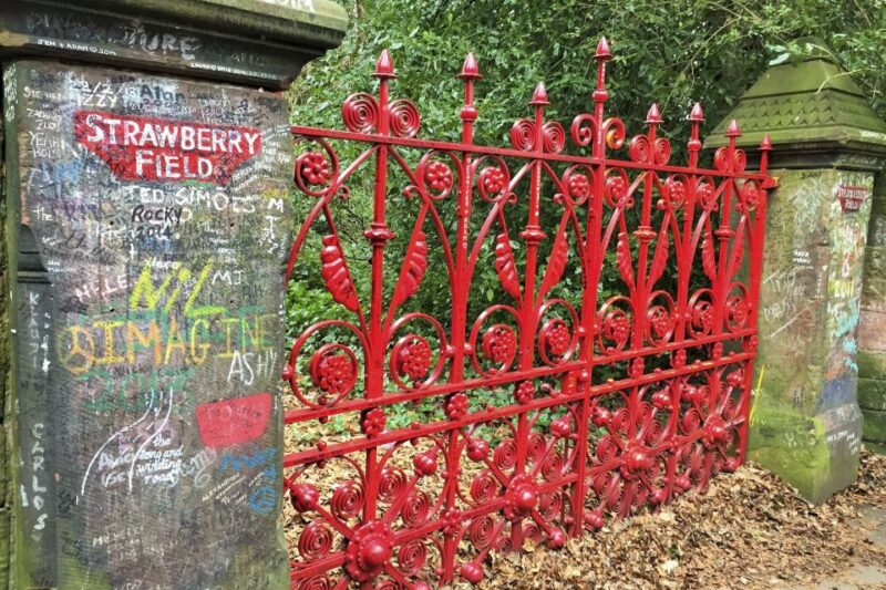 Liverpool: Private 3-Hour Beatles Classic Tour by Taxi - Penny Lane and Strawberry Fields Photo Stops