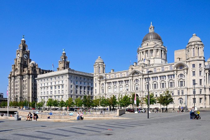 Liverpool's Best Craft Drinks & Pub Food With A Local: Private & Personalized - Starting at Liverpool Town Hall for a Personal Introduction