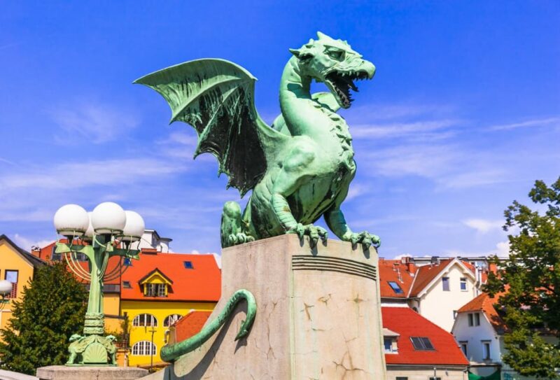 Ljubljana: 2.5h walking tour with local guide - Cross the Cobblers Bridge to Old Square