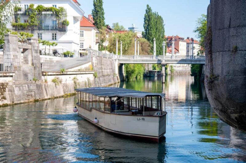 Ljubljana: Gin Tasting Boat Tour on the Ljubljanica River - Key Points