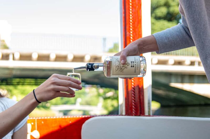 Ljubljana: Gin Tasting Boat Tour on the Ljubljanica River - The Guide’s Approach and Atmosphere on the Boat