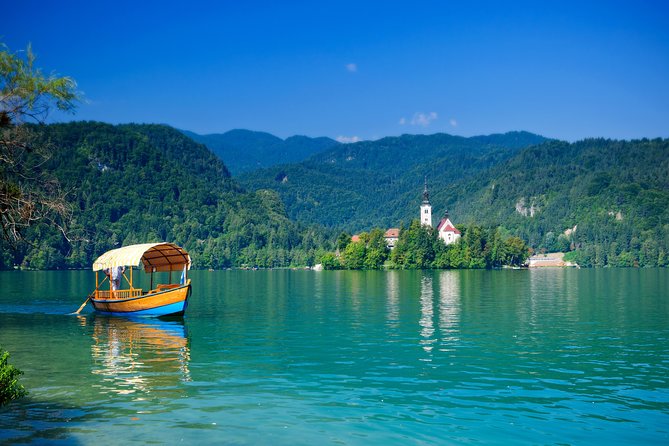 Ljubljana: Lake Bled Experience small group half-day tour - Leisure Time Along the Lakeside and at the Castle