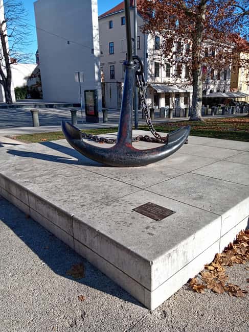 Ljubljana: Private tour to discover the city of dragons - The Guide: Expertise and Personal Touch