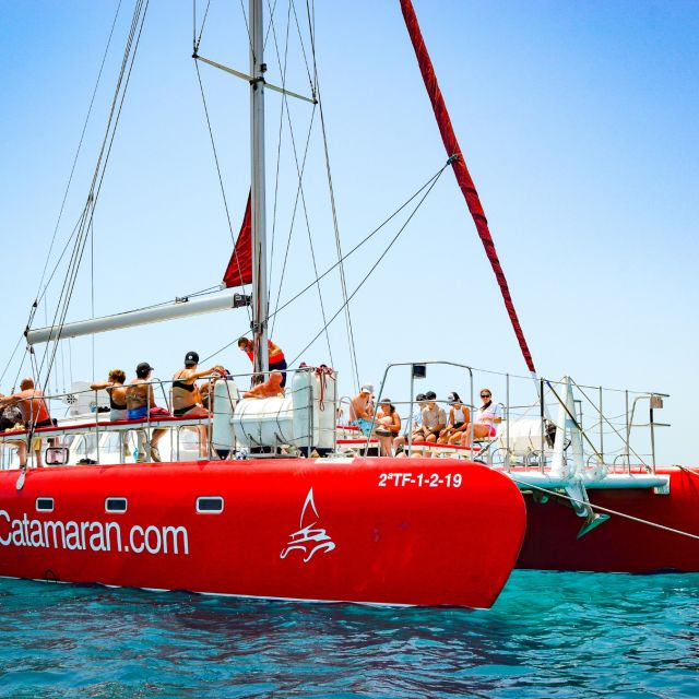 Lobos Island: 4-Hour Catamaran Trip with Lunch - The Crew and Customer Service