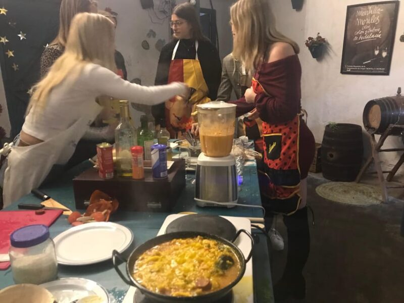 Local cooking class in Cordoba. Hands on: Salmorejo - Pacing, Group Size, and Experience Duration