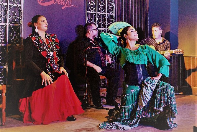 Local Flamenco Show with dinner at El Cortijo - Key Points
