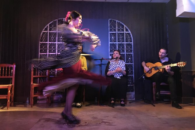 Local Flamenco Show with dinner at El Cortijo - Group Size and Booking Insights