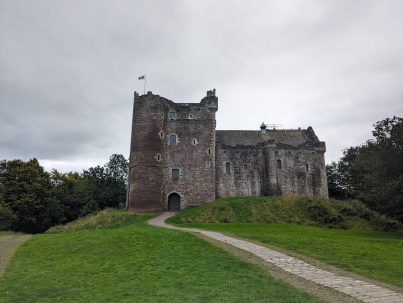 Loch Lomond, Stirling Castle and the Kelpies: Private Tour - Visiting Pollok Park and Highland Cows