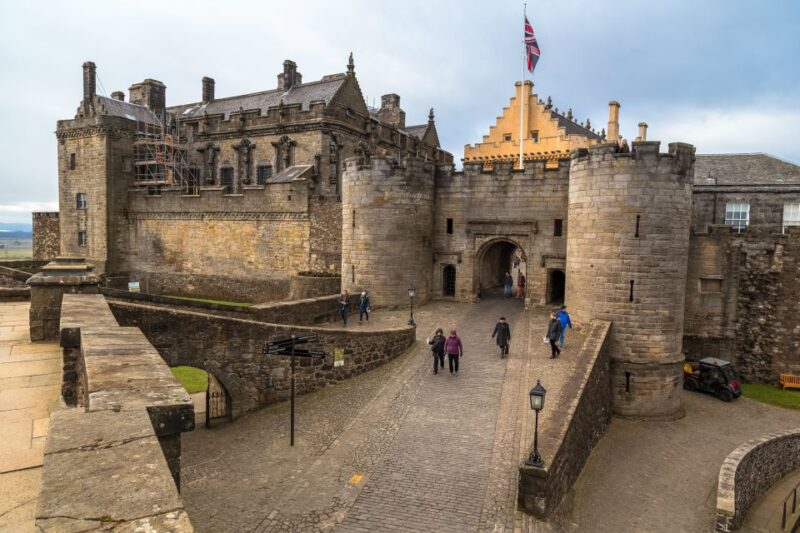 Loch Lomond, Stirling Castle, & Kelpies Tour from Edinburgh - Visiting Stirling Castle: A Fortress of Scottish History