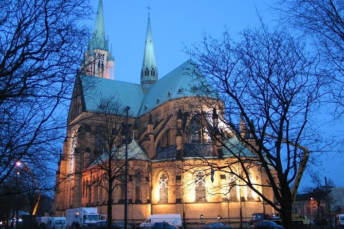 Lodz Old Town Manufaktura Highlights Private Walking Tour - Key Points