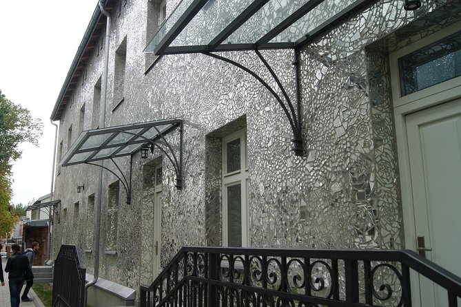 Lodz Old Town Manufaktura Highlights Private Walking Tour - The Enchanting Roses Passage and Its Unique Mural