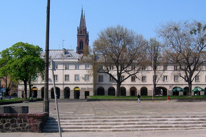 Lodz Old Town Manufaktura Highlights Private Walking Tour - Relaxing in Sienkiewicz Park and Exploring OFF Piotrowska