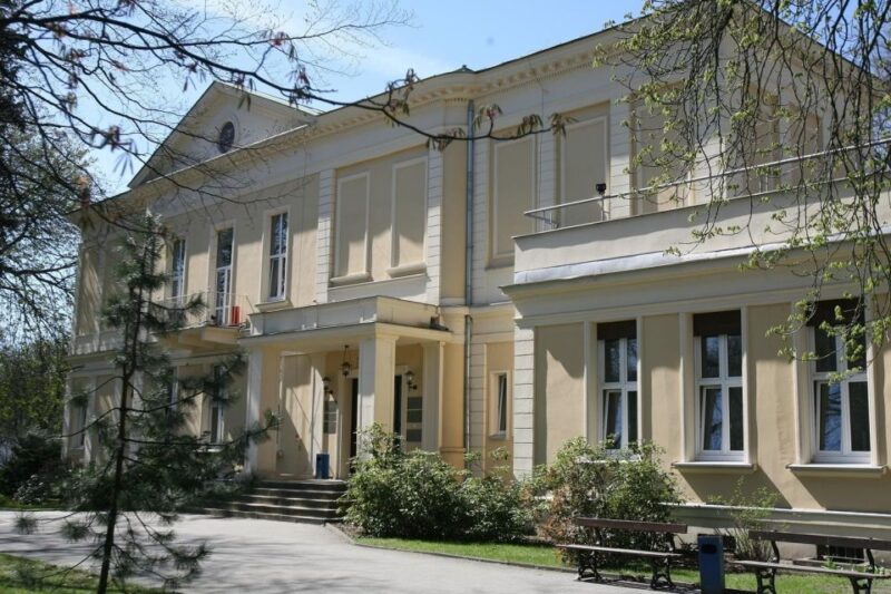 Lodz: Private City Walking Tour - Key Points