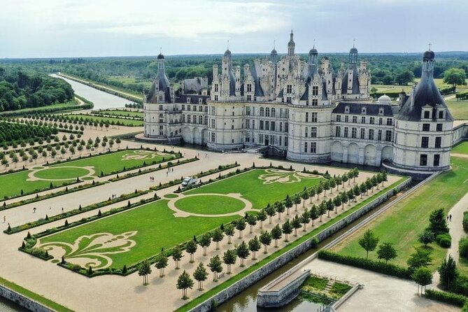 Loire Castles with Wine Tasting Private trip from Paris - Discover the Loire Castles and Wine in a Single Day from Paris