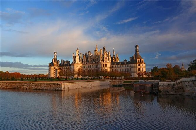 Loire Castles with Wine Tasting Private trip from Paris - Amboise Town: Cafés and Casual Sightseeing